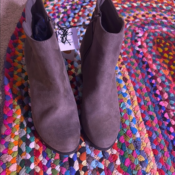 a new day Brown Ankle Boots with Chunky Heel and Zipper Closure - Picture 3 of 4